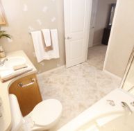 Aménager la salle de bain de personnes âgées