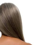 Body Positive : comment assumer ses cheveux blancs ? / iStock.com - Image Source