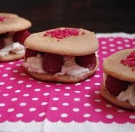 Whoopie Pie chocolat blanc, framboise et rose