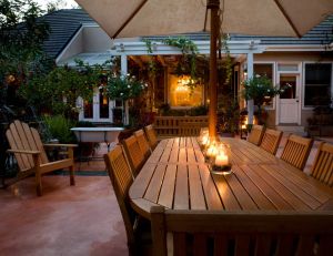 Utiliser de l’huile protectrice pour l’entretien du mobilier de jardin : conseils d’utilisation CapturedNuance/iStock