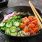 Recette poke bowl au saumon mariné / iStock.com - Elena_Danileiko